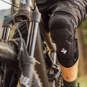 KNEE GUARDS PRO HARD SHELL