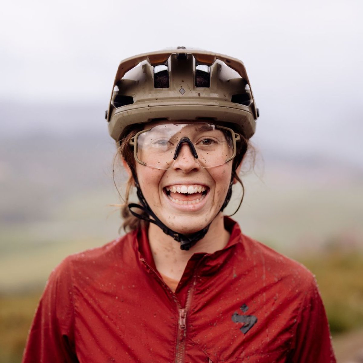 BUSHWHACKER 2VI MIPS HELMET - SEASONAL COLOURS