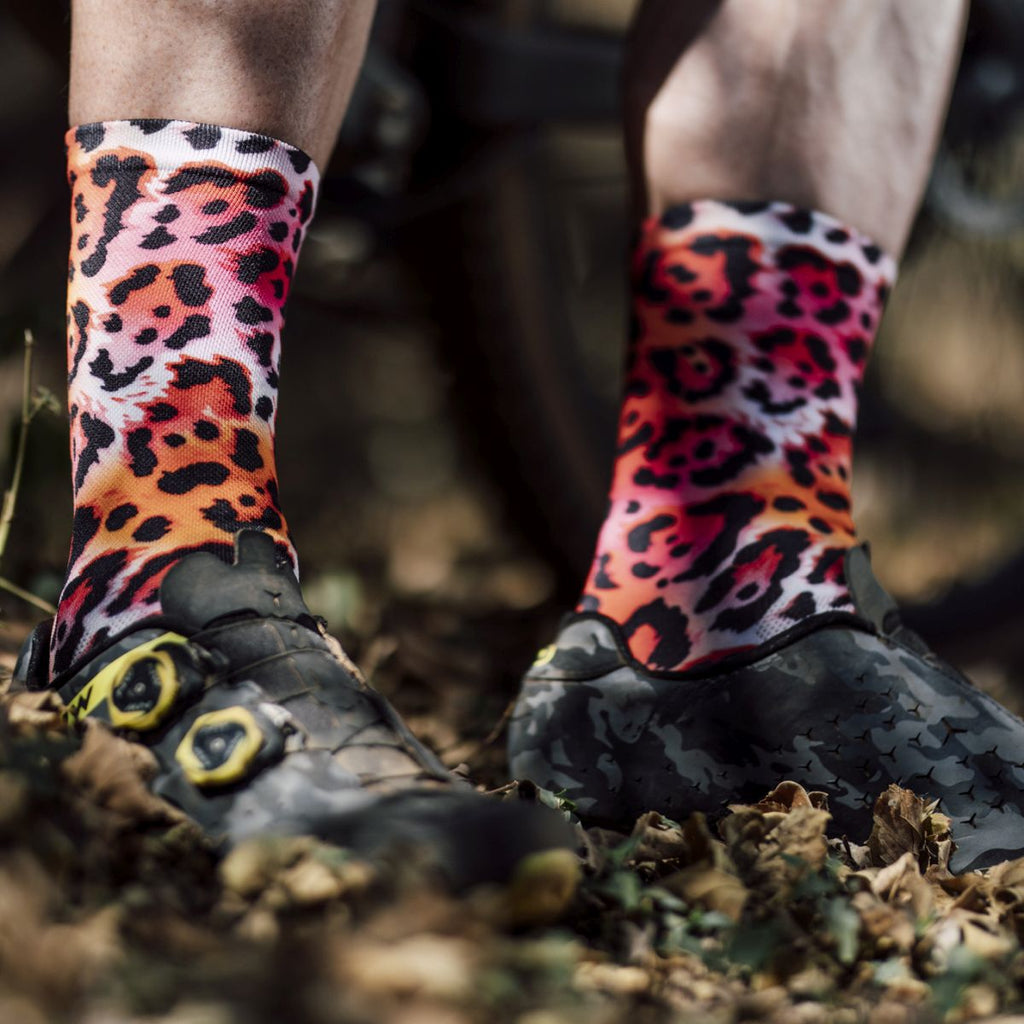 SOX FOOTWEAR - ELECTRIC LEOPARD PINK CREW SOCKS